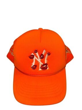 La Ropa "New York is Kissing Me" mesh trucker hat